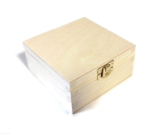 Pudełko drewniane z zamknięciem 12x12 cm 